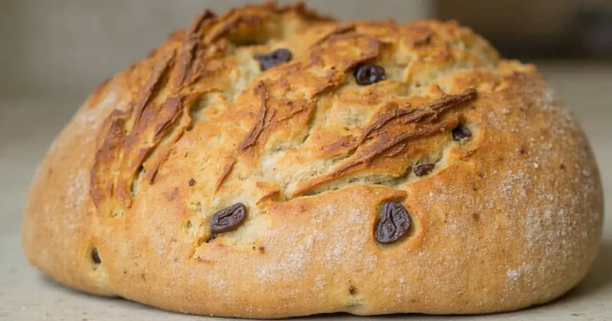 cinnamon raisin sourdough bread